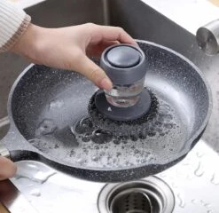 Afwasborstel Met Zeepdispenser – Met 3 Verschillende Opzet Stukken – Inclusief Houder – Grijs – Afwas Borstel Zeepreservoir – Zeep Handborstel – Doseerpomp – Afwasmiddel Dispenser – Navulbaar -Schoonmaakartikelen Winkel 1200x1168 3