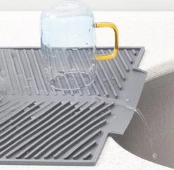 Navaris Siliconen Droogmat Met Afvoer - Aanrecht Droogmat Voor Afwas, Borden, Bestek, Glazen - Grijs 11 Navaris Siliconen Droogmat Met Afvoer - Aanrecht Droogmat Voor Afwas, Borden, Bestek, Glazen - Grijs -Schoonmaakartikelen Winkel 1200x1171 2