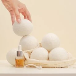 Apeiron Drogerballen - Droogballen - 6 XL Wasbollen - Droger - Duurzaam - Wasmachine - Wasverzachter - Energie Besparen - Zero Waste - Schapenvacht - Wol 16 Apeiron Drogerballen - Droogballen - 6 XL Wasbollen - Droger - Duurzaam - Wasmachine - Wasverzachter - Energie Besparen - Zero Waste - Schapenvacht - Wol -Schoonmaakartikelen Winkel 1200x1200 403