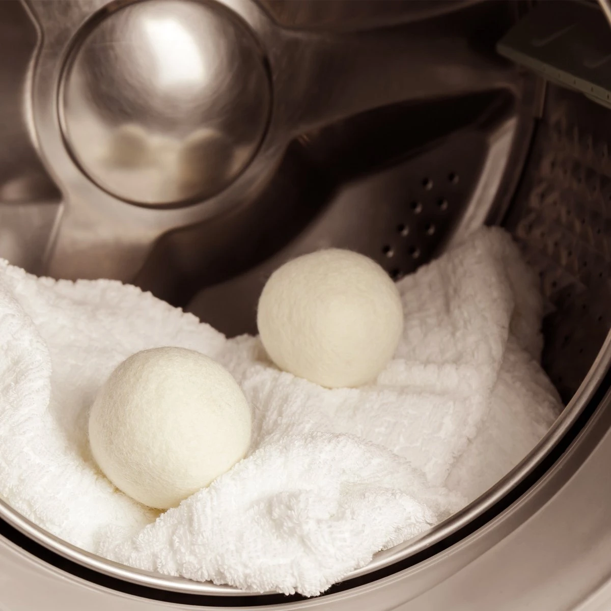 FAVE Drogerballen XL - 6 Stuks - Inclusief Opbergzakje - Wasbol - Wasballen - Doseerbol - Droogballen - Duurzaam 8 FAVE Drogerballen XL - 6 Stuks - Inclusief Opbergzakje - Wasbol - Wasballen - Doseerbol - Droogballen - Duurzaam - Afbeelding 6