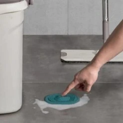 Heuts Goods - Gootsteenzeef - Gootsteenstop - Afvoerzeef - Afvoerstop - Spoelbal - Bad - Douchebak - Keuken - Wasbak - Badkuip - Siliconen - Donkerblauw 21 Heuts Goods - Gootsteenzeef - Gootsteenstop - Afvoerzeef - Afvoerstop - Spoelbal - Bad - Douchebak - Keuken - Wasbak - Badkuip - Siliconen - Donkerblauw -Schoonmaakartikelen Winkel 1200x1200 491