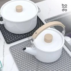 BODO Gootsteenmat Siliconen Donker Grijs - 30.5 X 30.5 Cm - Keuken Accessoires - Gootsteen Beschermer - Onderzetters Siliconen - Anti Kras - Gootsteen Accessoires 17 BODO Gootsteenmat Siliconen Donker Grijs - 30.5 X 30.5 Cm - Keuken Accessoires - Gootsteen Beschermer - Onderzetters Siliconen - Anti Kras - Gootsteen Accessoires -Schoonmaakartikelen Winkel 1200x1200 688