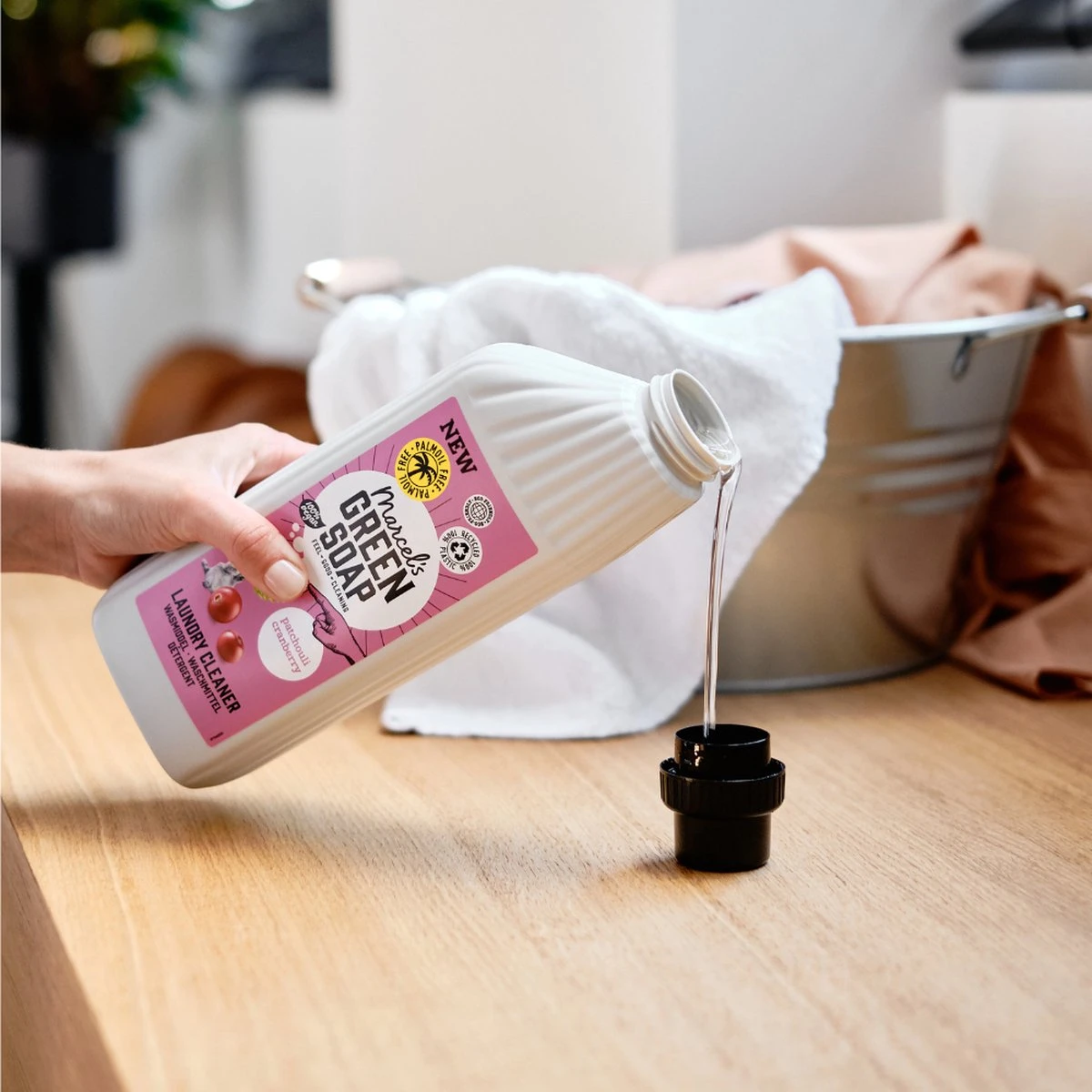 Marcel's Green Soap Wasmiddel Patchouli & Cranberry - 6 X 1 Liter 5 Marcel's Green Soap Wasmiddel Patchouli & Cranberry - 6 X 1 Liter - Afbeelding 3