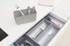 Brabantia SinkSide Afdruiprek Compact - Mid Grey 16 Brabantia SinkSide Afdruiprek Compact - Mid Grey -Schoonmaakartikelen Winkel 1200x799 8