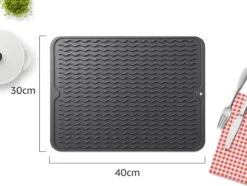 Merkloos Afdruipmat - Pannenonderzetter- Siliconen Mat - Zwart - 30 X 40 CM - Met Ophanggat - Hittebestendig 8 Merkloos Afdruipmat - Pannenonderzetter- Siliconen Mat - Zwart - 30 X 40 CM - Met Ophanggat - Hittebestendig -Schoonmaakartikelen Winkel 1200x905 3