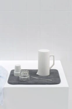 Brabantia SinkSide Afdruipmat Microvezel - 47 X 40 Cm - Dark Grey 10 Brabantia SinkSide Afdruipmat Microvezel - 47 X 40 Cm - Dark Grey -Schoonmaakartikelen Winkel 799x1200