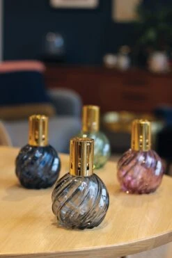 Ashleigh & Burwood Lampenolie Geurolie - Freesia & Orchid 250 Ml 11 Ashleigh & Burwood Lampenolie Geurolie - Freesia & Orchid 250 Ml -Schoonmaakartikelen Winkel 800x1200 17