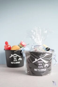 ByMi| Poetsemmer Happy New Home | Cadeautje Huis |Housewarming |Nieuwe Woning | Gepersonaliseerd 9 ByMi| Poetsemmer Happy New Home | Cadeautje Huis |Housewarming |Nieuwe Woning | Gepersonaliseerd -Schoonmaakartikelen Winkel 801x1200