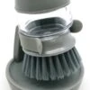 In Round Afwasborstel Met Zeepdispenser / Zeepreservoir – Inclusief Houder – Grijs – Afwas Borstel – Zeep Handborstel – Doseerpomp – Afwasmiddel Dispenser – Navulbaar 1 In Round Afwasborstel Met Zeepdispenser / Zeepreservoir – Inclusief Houder – Grijs – Afwas Borstel – Zeep Handborstel – Doseerpomp – Afwasmiddel Dispenser – Navulbaar -Schoonmaakartikelen Winkel 809x1200